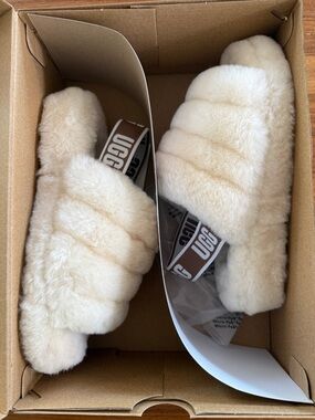 New in box UGG fluff yeah slide women’s sz 7